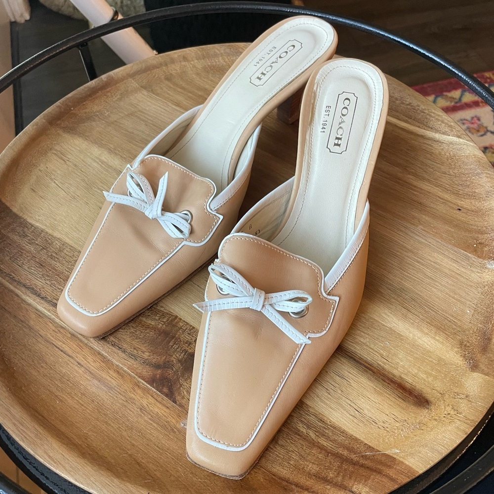VTG tan Coach Kitten Heels with white bow